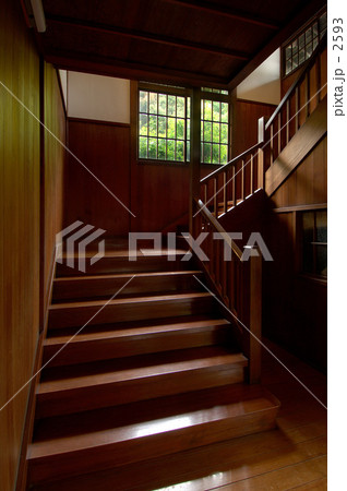 木の階段 旅館 レトロ 階段の写真素材 - PIXTA