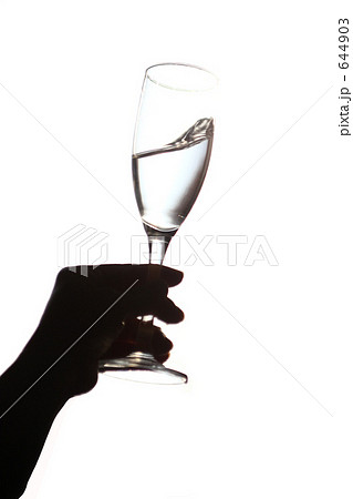 影 グラス シルエット 乾杯の写真素材