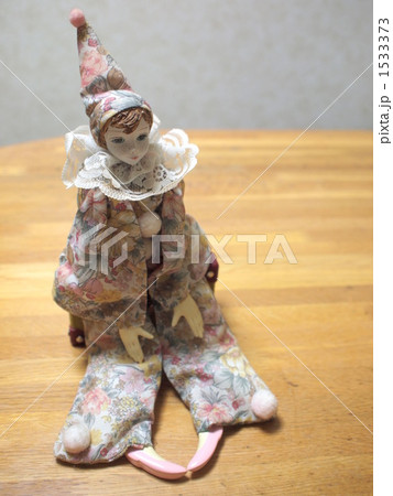 人形 ピエロ 道化師 座るの写真素材 - PIXTA