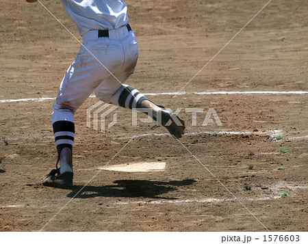 バッター 高校野球 真夏 後姿の写真素材