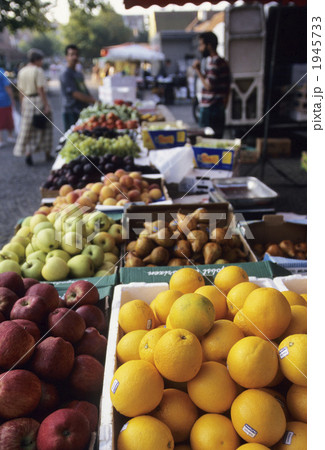 果物屋 露店 フルーツの写真素材