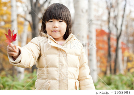 幼児 ショートヘアー 子供 女の子の写真素材