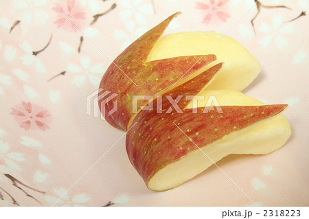 飾り切り カットフルーツ りんごのうさぎ フルーツの写真素材