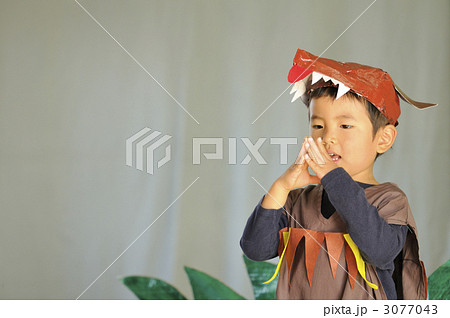 学芸会 お面 子供 園児の写真素材