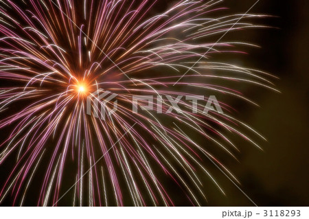 大輪の 火花 夏祭り 綺麗なの写真素材