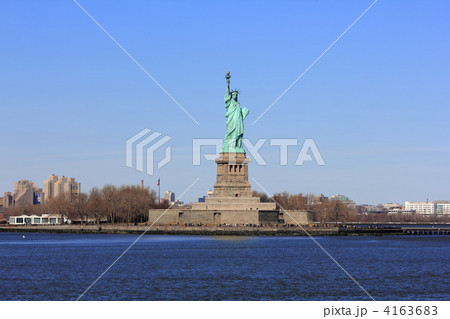 自由の女神 自由 星条旗 ニューヨークの写真素材 - PIXTA