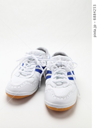 体育館シューズ スニーカーの写真素材