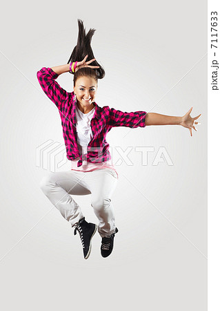 女性 ブレイクダンス ブレークダンス 因果関係を示すの写真素材