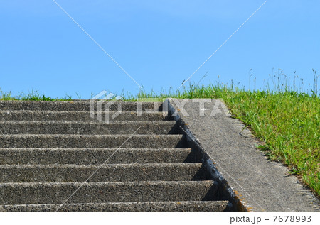 青空 川原 階段 土手の写真素材 青空 川原 階段 土手の写真素材