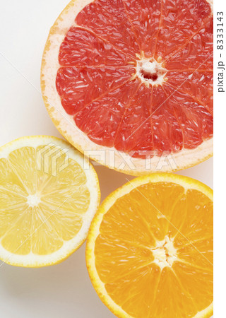 グレープフルーツ 断面 ビタミンカラー 丸い サプリメントの写真素材