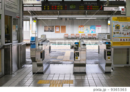 Jr生瀬駅 改札口 Jrの写真素材