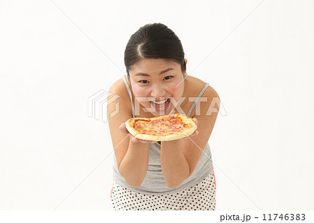 ぽっちゃり ピザ 人物 女性の写真素材