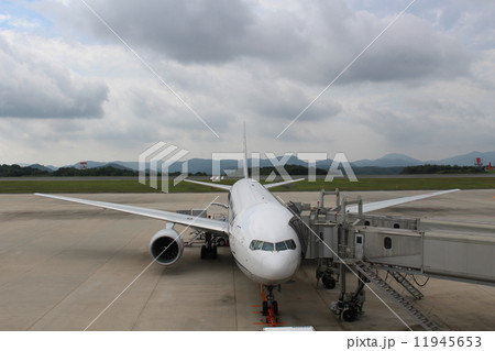 広島空港 飛行機 中国地方 タラップの写真素材