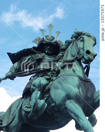 Amazon.co.jp: 水彩画 楠木正成像 馬 武将 銅像 絵画 アート