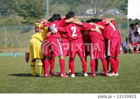 円陣 高校サッカー サッカー 人物の写真素材