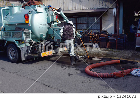 強力吸引車 作業 働く人々の写真素材