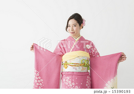 ポーズ 着物の写真素材 - PIXTA