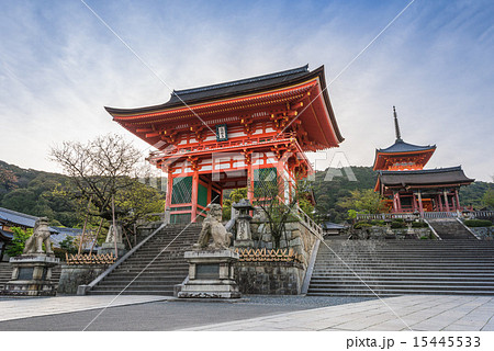 国宝 仁王門 清水寺 門の写真素材