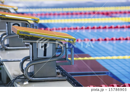 飛び込み台 水泳の写真素材