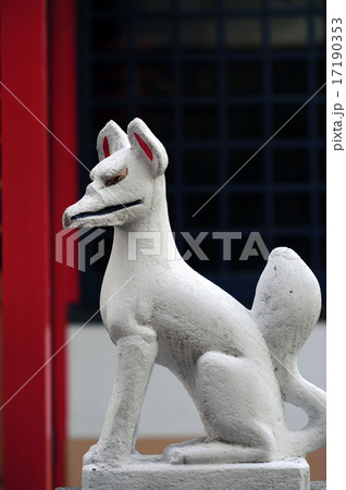 お稲荷さん キツネ 石像 神社の写真素材 - PIXTA