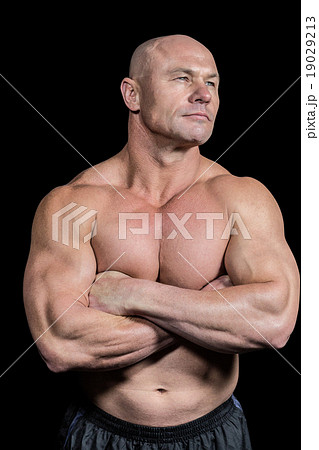 男性 筋肉 腕組みの写真素材 Pixta