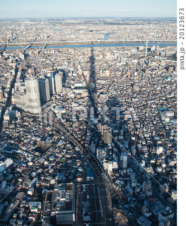 スカイツリー 影 投影 荒川の写真素材