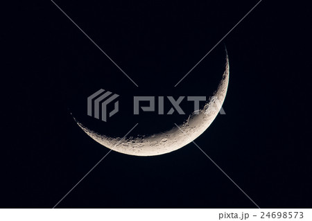月 三日月 クレーター 天体の写真素材