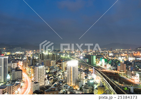 夜景 広島市 都会 街並みの写真素材