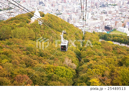 藻岩山 ゴンドラリフト 秋 紅葉の写真素材 - PIXTA
