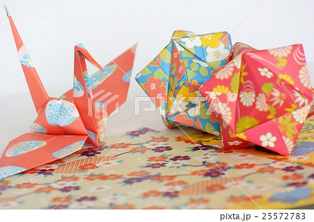 鶴 和 金平糖 折り紙の写真素材