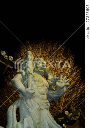 金剛力士像 阿形 金剛杵 天部の写真素材
