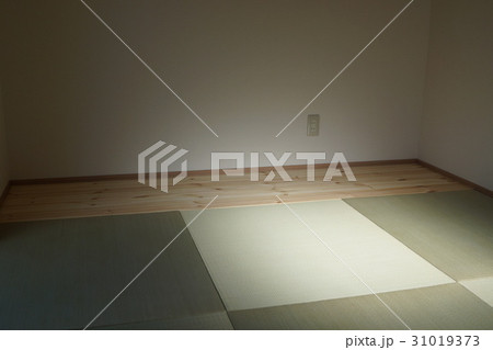 琉球畳 和室 四畳半 モダン和室の写真素材