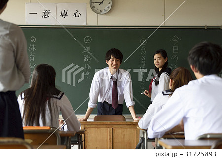 高校生 学級委員 ホームルーム 学級会の写真素材