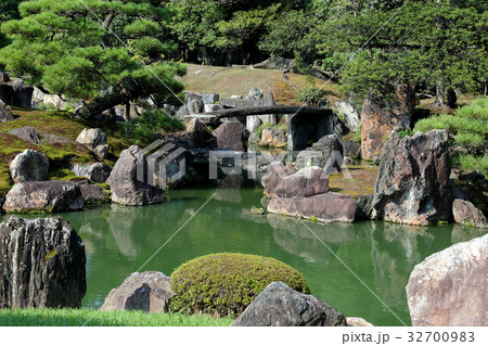 【翌日発送可能】 庭 日本庭園 石橋 池の写真素材 - PIXTA 置物