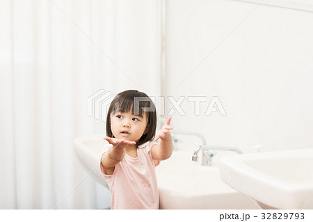 保育園 保育所 幼児 手洗いの写真素材