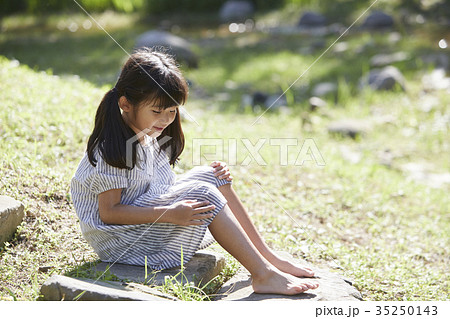 js女子小学生 生足 