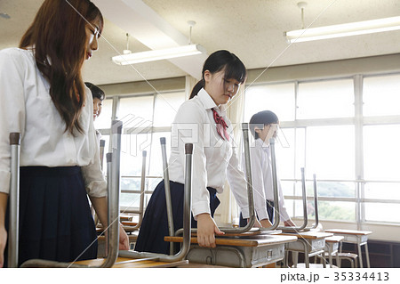 中学生 ジャージ 女子 女子中学生の写真素材