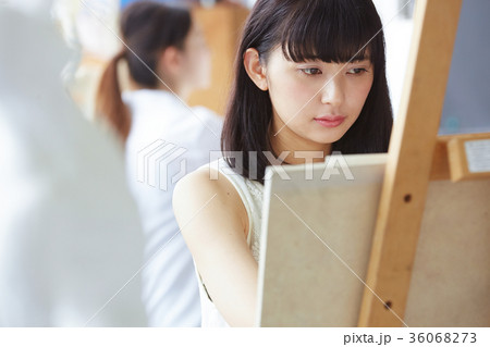 女性 美術 デッサン 絵の写真素材