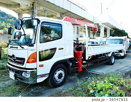 ユニック車 作業車両 ユニック クレーン付トラックの写真素材 ユニック車 作業車両 ユニック クレーン付トラックの写真素材
