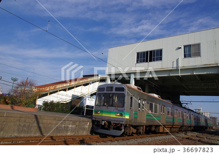 75 駅 ホーム イラスト ディズニー帝国