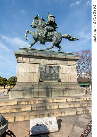 Amazon.co.jp: 水彩画 楠木正成像 馬 武将 銅像 絵画 アート