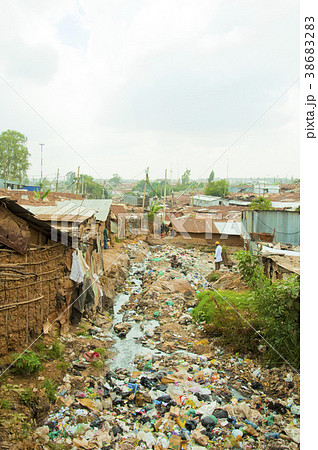 トタン屋根 スラム街 スラムの写真素材