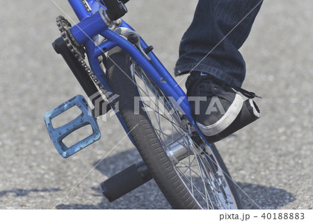 アクロバット 自転車 バイク ジャンプの写真素材 - PIXTA