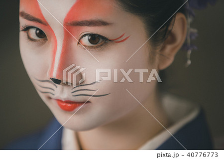 キツネ顔メイクの写真素材