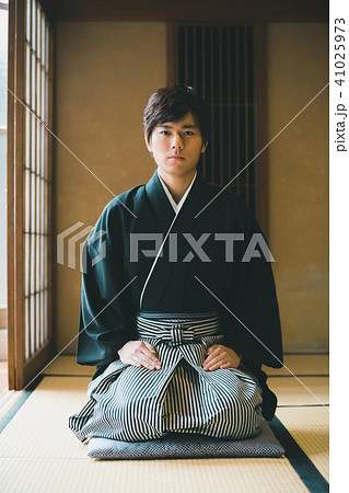 正座 男性の写真素材