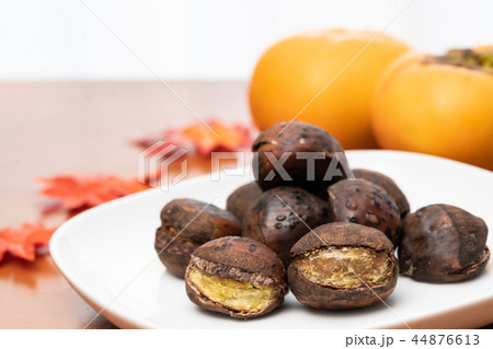 紅葉 柿 栗 秋の写真素材 - PIXTA
