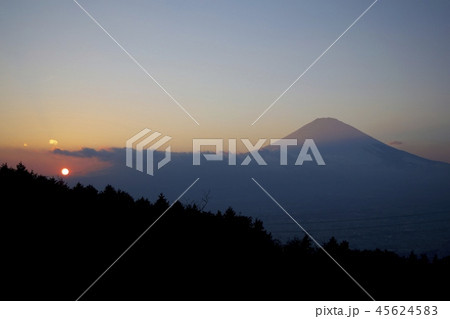 富士山 絵画 風景画 パステル画 石井清 「富士と月」 額付き