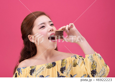 若い女性 クッキー 韓国人