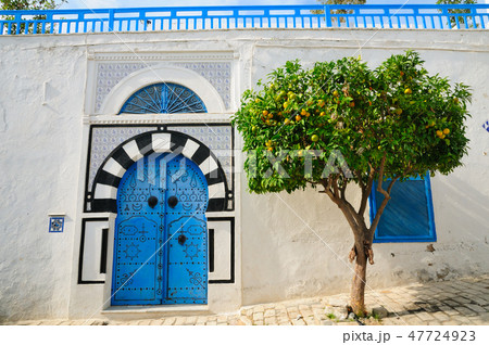 北アフリカ 白い家 アフリカ 石畳 チュニジアの写真素材 - PIXTA