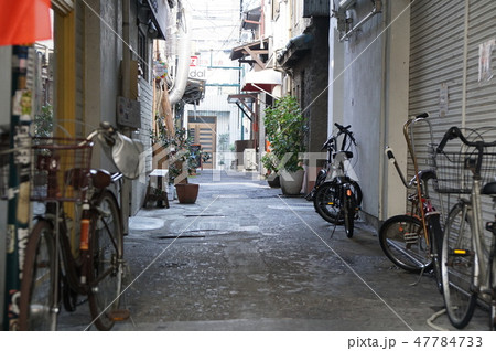 アジアの雑居ビルの路地裏の写真素材